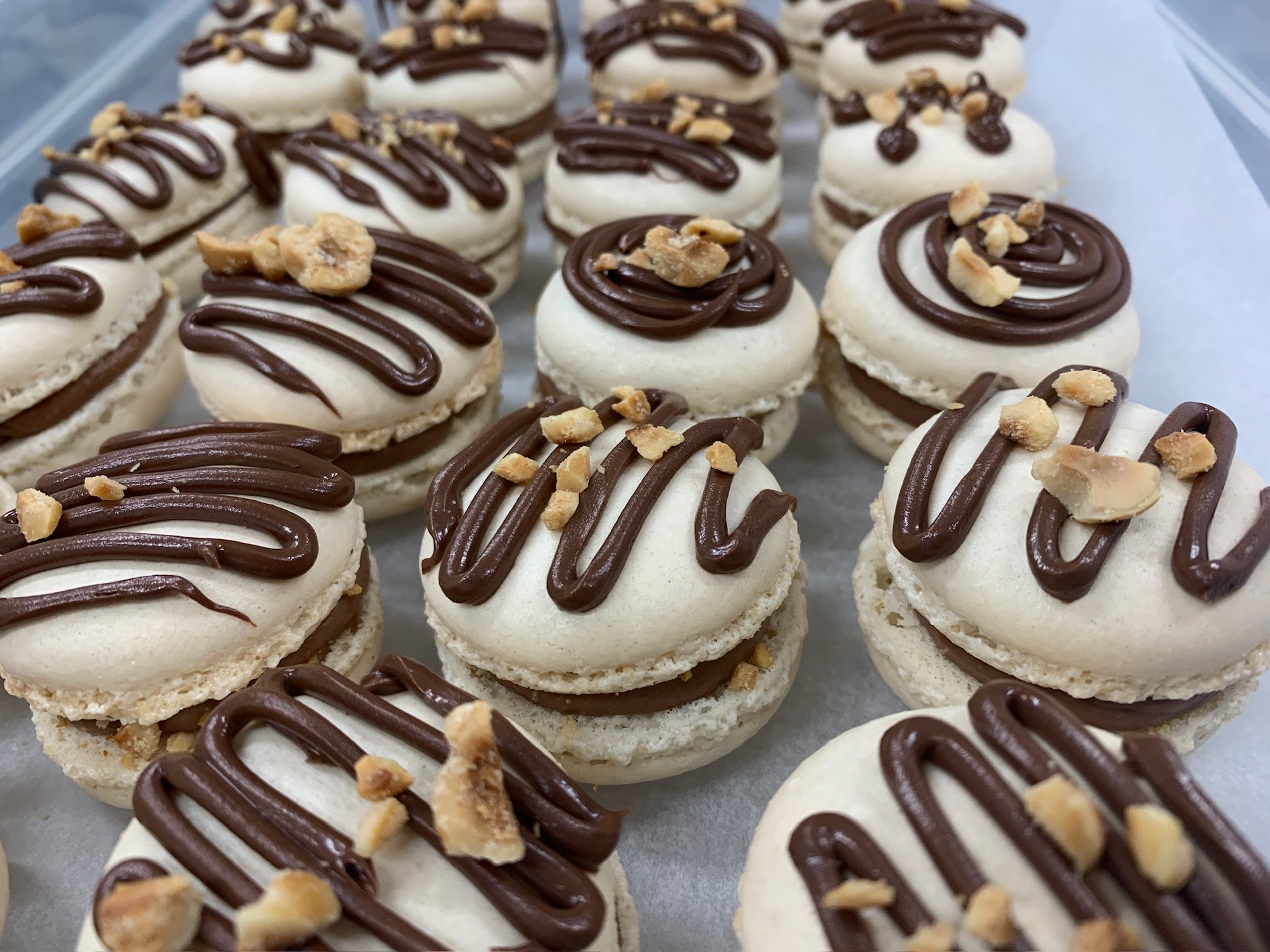 Macarons au chocolat et noisettes