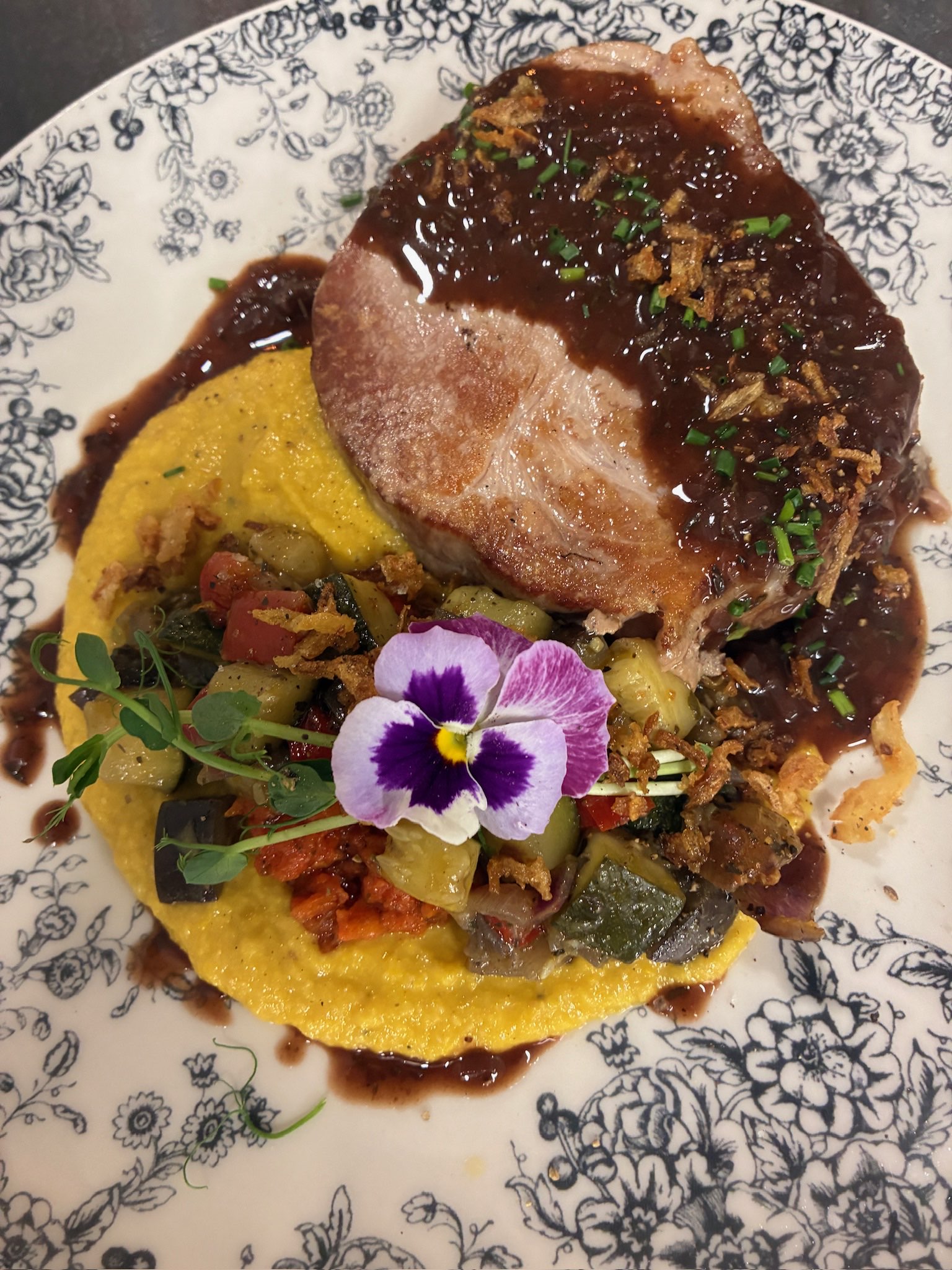 Plat mijoté et légumes de saison